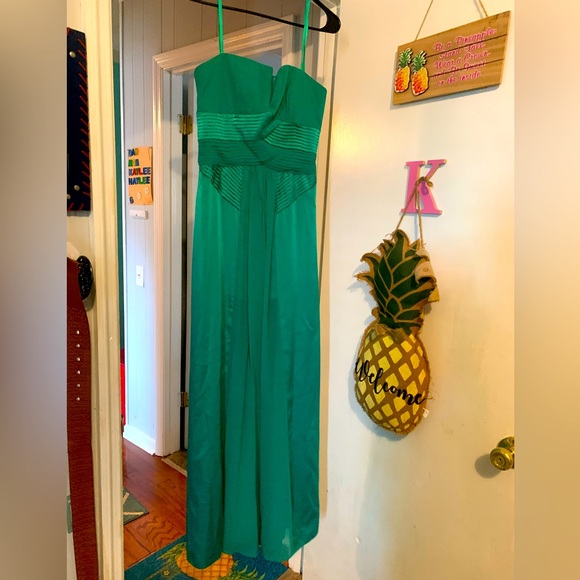 Dress for prom. Size 6 (BCBG MAXAZRIA) never worn does need streamed - Picture 1 of 2